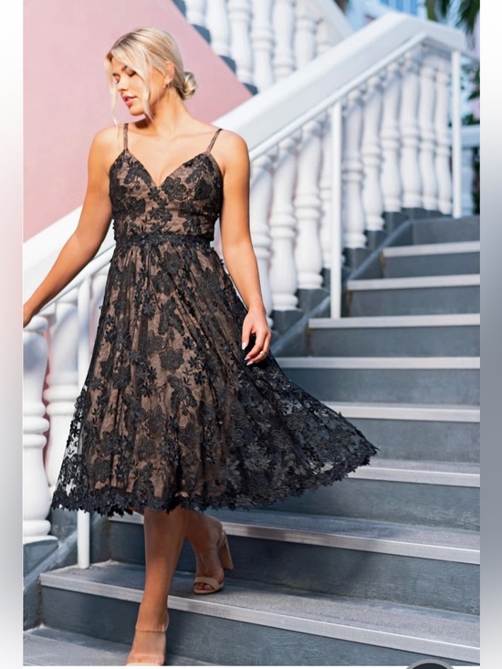 Dress the Population Dresses & Skirts - Dress the Population Womens Tahani Plunge Neckline Fit and Flare Dress